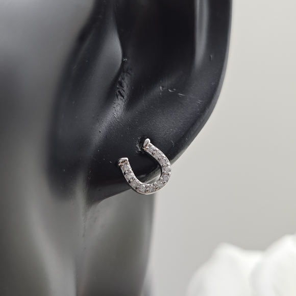 ❤️ HORSESHOE STERLIBG SILVER STUD EARRINGS - Picture 4 of 7